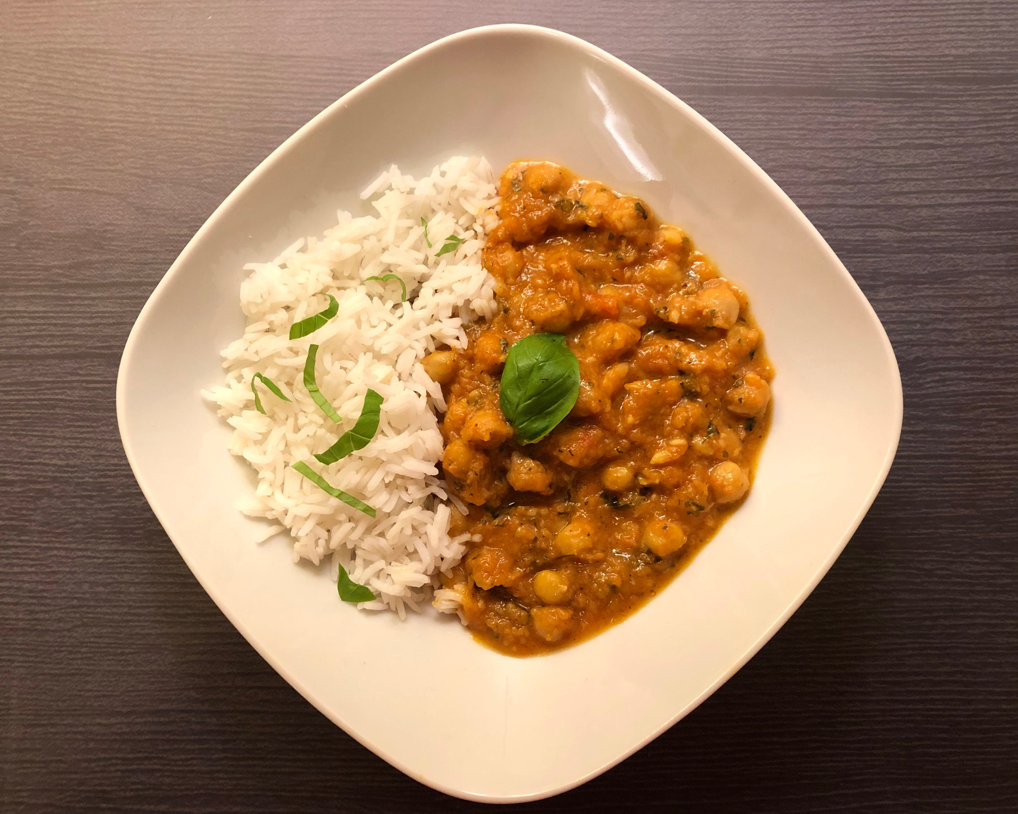 Read more about the article Thailändisches Curry mit Basmati-Reis und Mango Essig